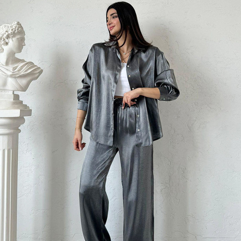 Abiti alla moda in 2 parti: camicia e pantaloni lucenti con gamba larga e vita alta