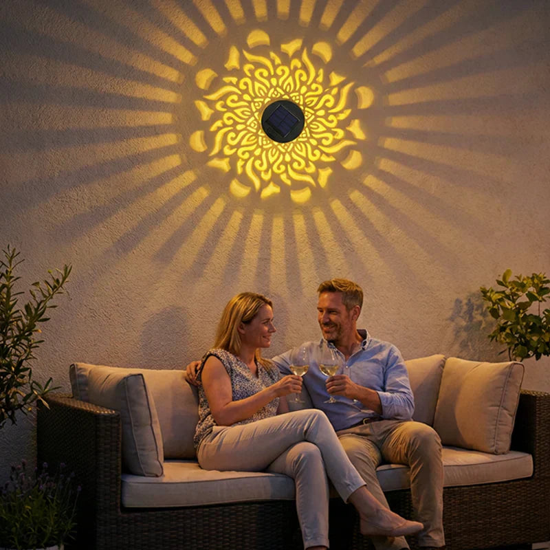⏰ 50 % RABATT – Nur für kurze Zeit☀️ Solar-Wandleuchte für Außenbereiche ✨ Zylindrisches Design mit Lichtmuster – Wetterfest für Garten, Terrasse & Balkon