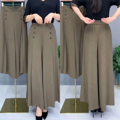 Pantaloni alla moda e pieghettati con una gamba larga