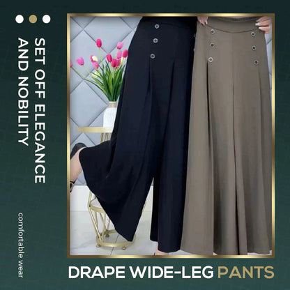 Pantaloni alla moda e pieghettati con una gamba larga