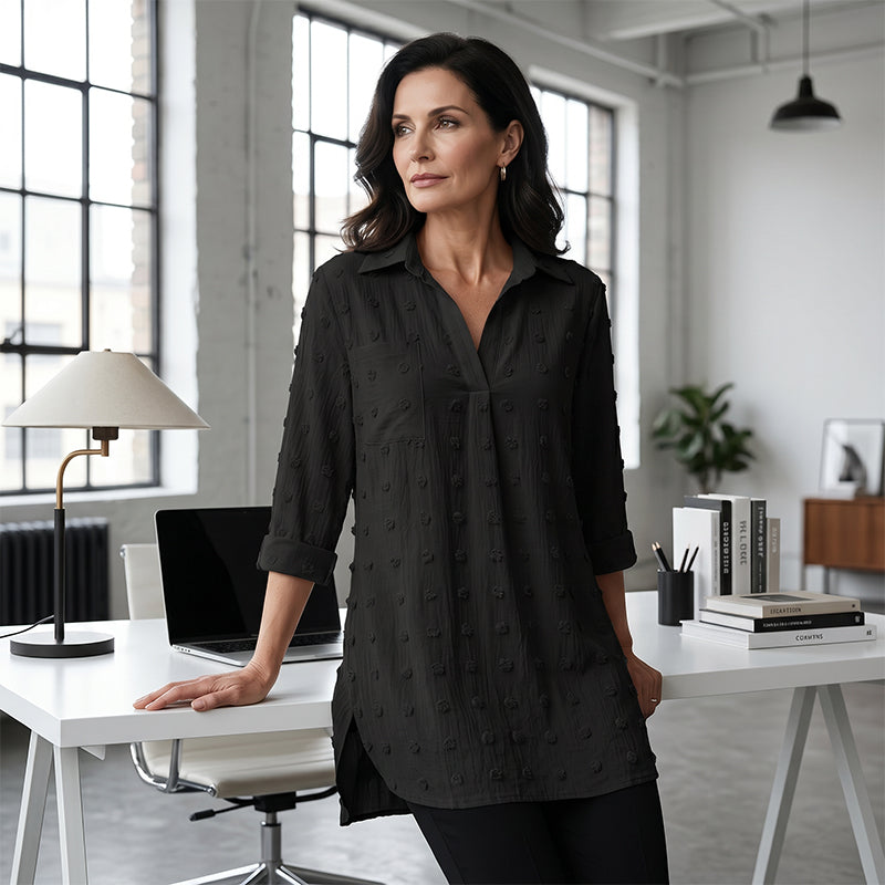 👚 50% RABATT! 🌞 Damen Freizeitbluse aus Chiffon mit großem Bommel – Lockerer Schnitt, edles Jacquardmuster – Leicht & feminin, perfekt für warme Tage, Büro oder einen romantischen Look 🌸