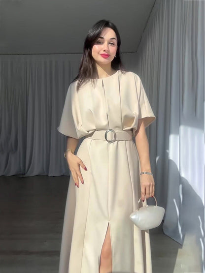 Elegante vestido redondo de cuello con cintura alta y ranura (con cinturón)