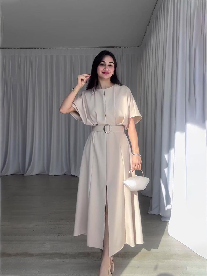 Elegante vestido redondo de cuello con cintura alta y ranura (con cinturón)