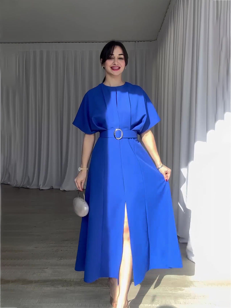 Elegante vestido redondo de cuello con cintura alta y ranura (con cinturón)