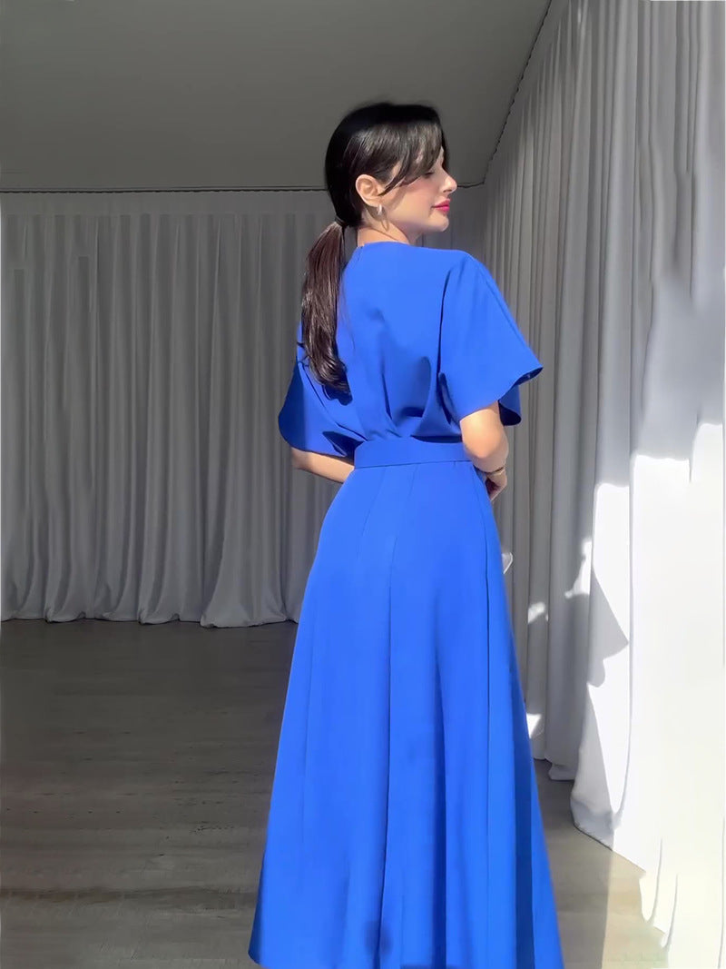 Elegante vestido redondo de cuello con cintura alta y ranura (con cinturón)