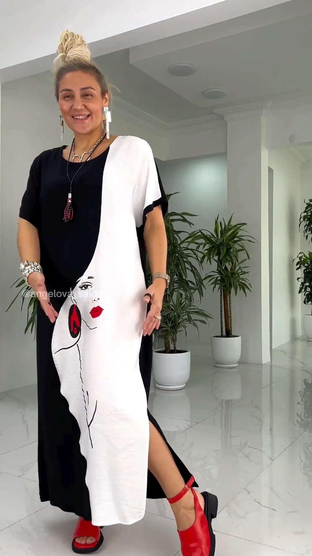 🌼49% Rabatt👗Schönes, lockeres Maxikleid mit abstraktem Gesichtsdruck in Schwarz und Weiß