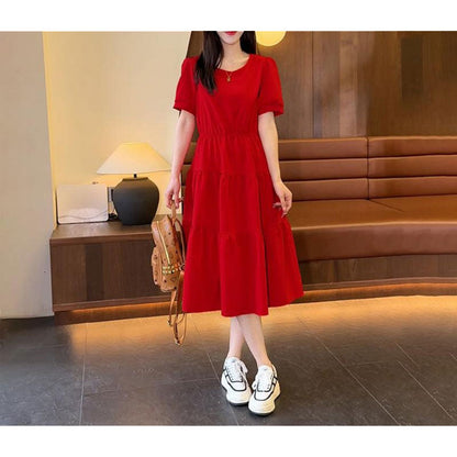 Vestido de verano de un solo colorado con mangas cortas