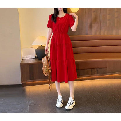 Vestido de verano de un solo colorado con mangas cortas