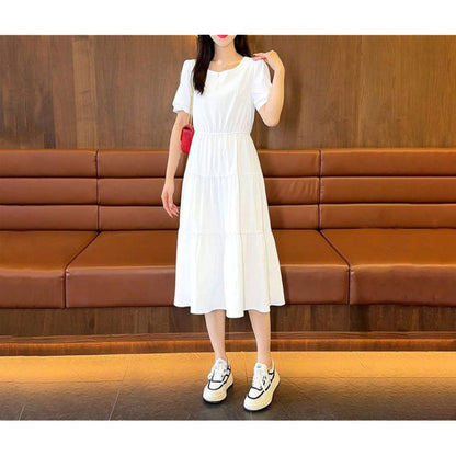 Vestido de verano de un solo colorado con mangas cortas