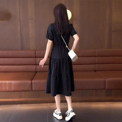 Vestido de verano de un solo colorado con mangas cortas