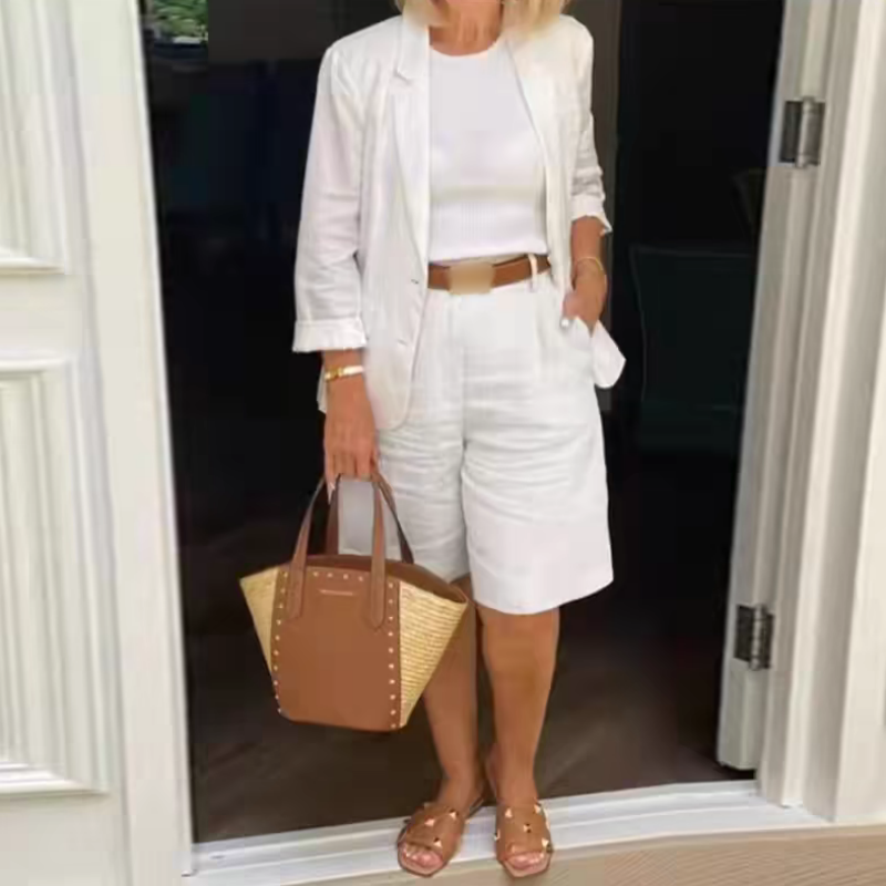 Elegante set di pantaloncini di lino e blazer per le donne