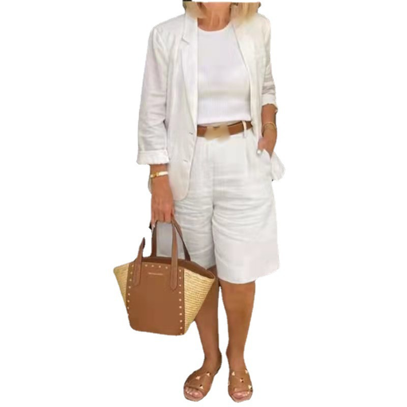 Elegante set di pantaloncini di lino e blazer per le donne