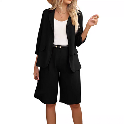 Elegante set di pantaloncini di lino e blazer per le donne