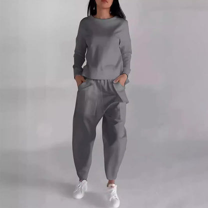 Abito da donna casual sportivo con diverse borse