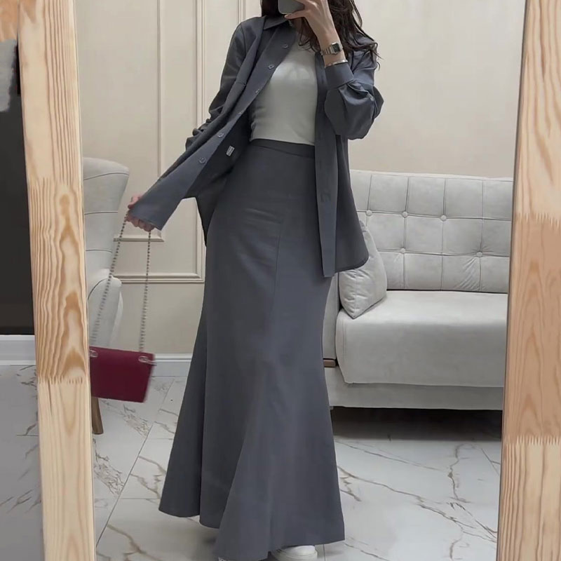 Gray loose shirt & maxi skirt two -part suit