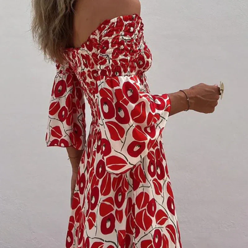 Robe longue avec motif floral, épaules ouvertes et manches exposées