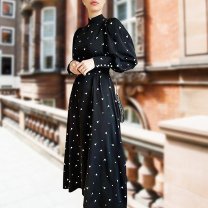 Maxikleid con colletto stand -up e cintura di collegamento