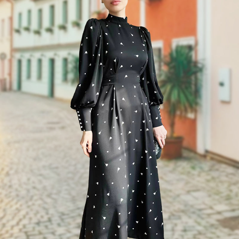Maxikleid con colletto stand -up e cintura di collegamento