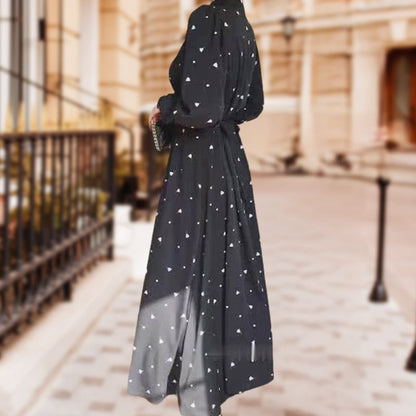 Maxikleid con colletto stand -up e cintura di collegamento