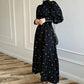 Maxikleid con colletto stand -up e cintura di collegamento