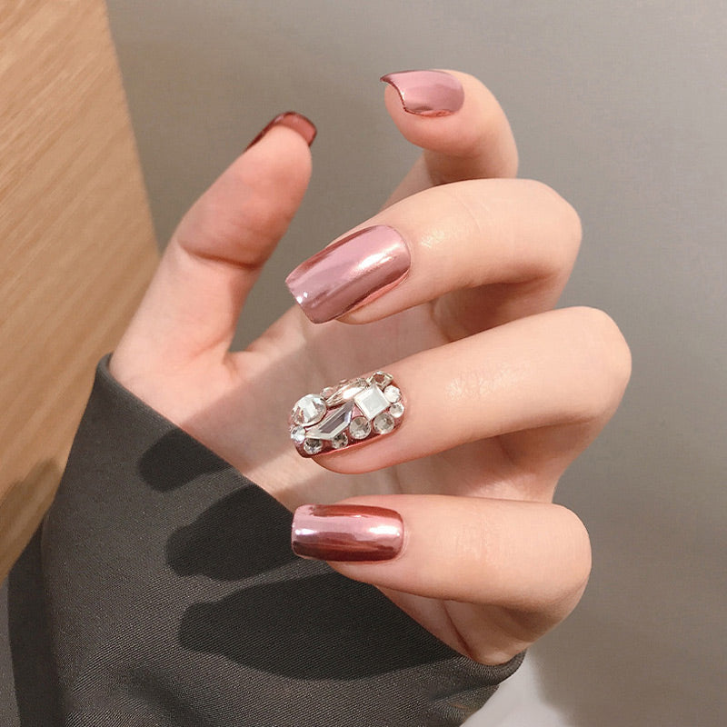 Superheller solid nail powder with a mirror effect