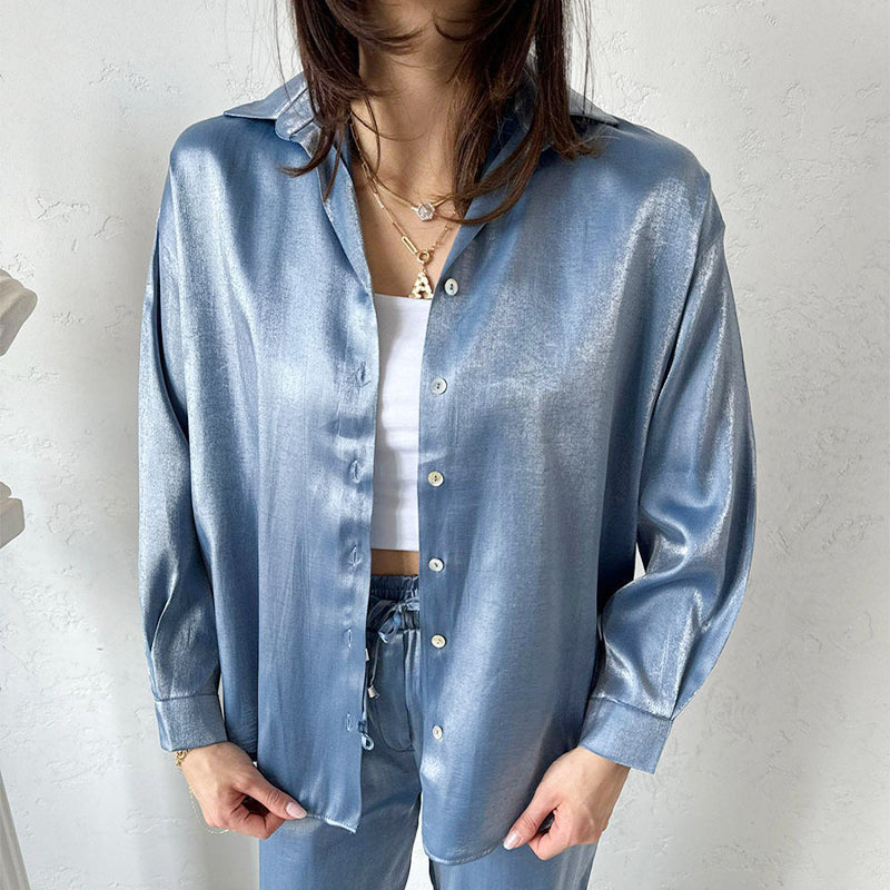 Abiti alla moda in 2 parti: camicia e pantaloni lucenti con gamba larga e vita alta
