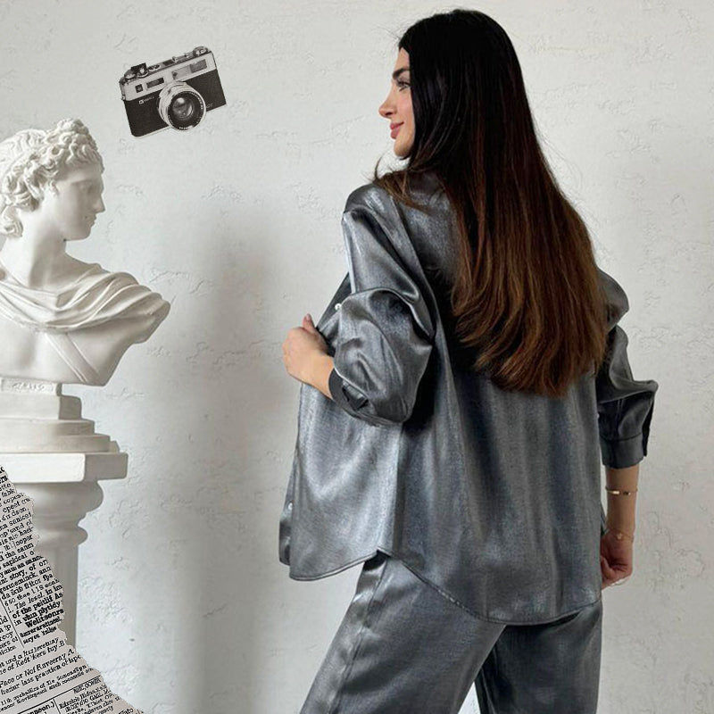 Abiti alla moda in 2 parti: camicia e pantaloni lucenti con gamba larga e vita alta