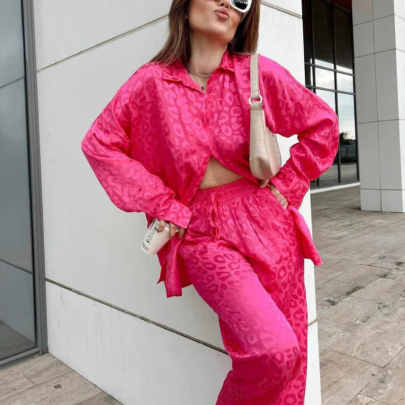 Due parti set con modello leopardo per le donne