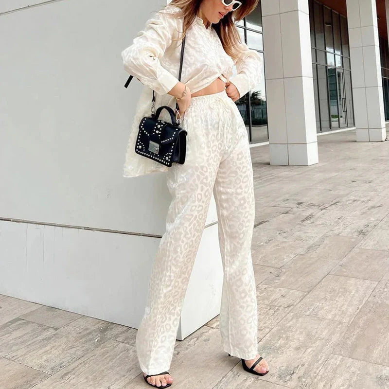 Due parti set con modello leopardo per le donne