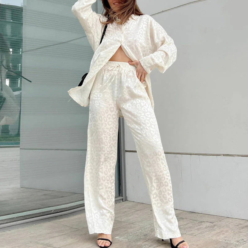 Due parti set con modello leopardo per le donne