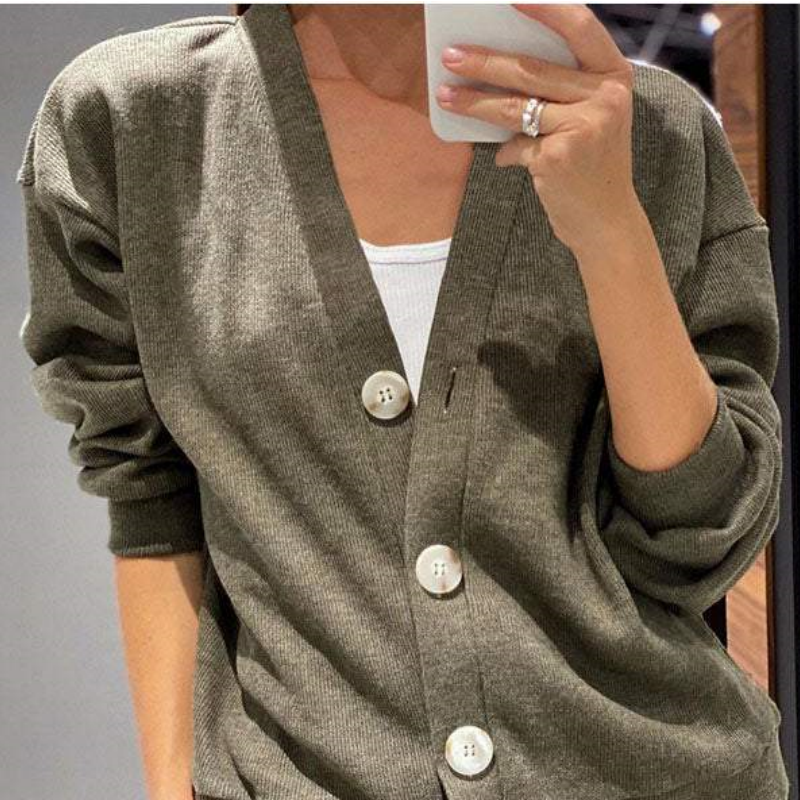 Set in due parti realizzati con giacca e pantaloni abbottonati a maglia per donne