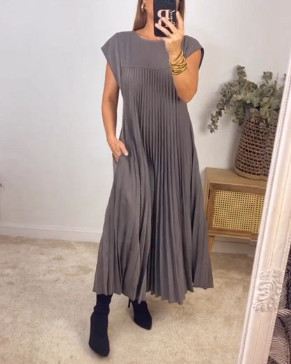 Abito a pieghe elegante e intelligente e semplice