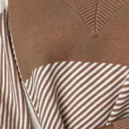 Maglione casual con mantello a scacchi e blocco a colori
