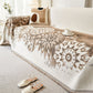 Eleganta soffa tåg gjorda av chenille med tofsar som håller kattskrapor
