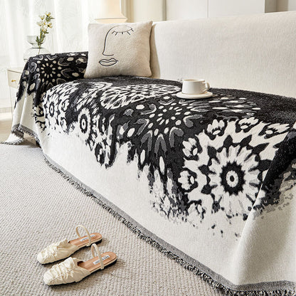 Eleganta soffa tåg gjorda av chenille med tofsar som håller kattskrapor