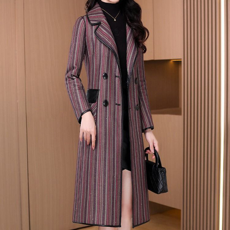 Elegant, turnable coat for women