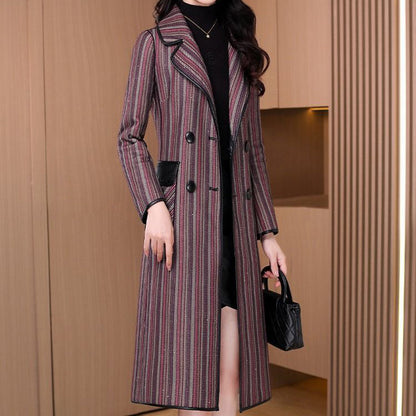 Elegant, turnable coat for women