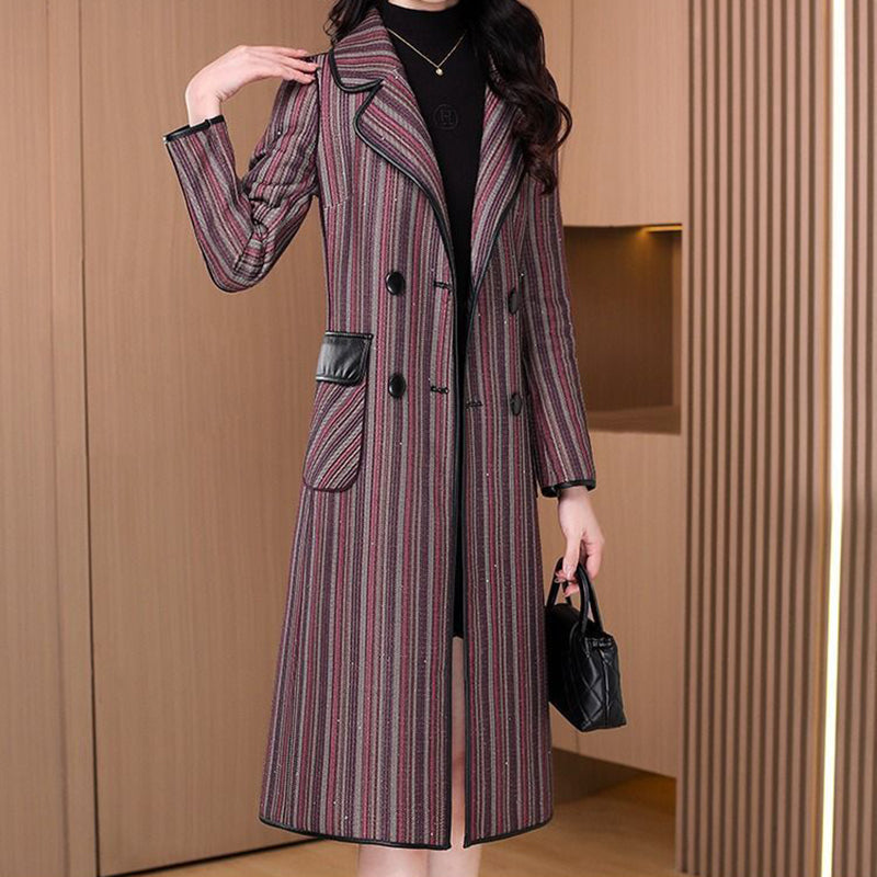 Elegant, turnable coat for women