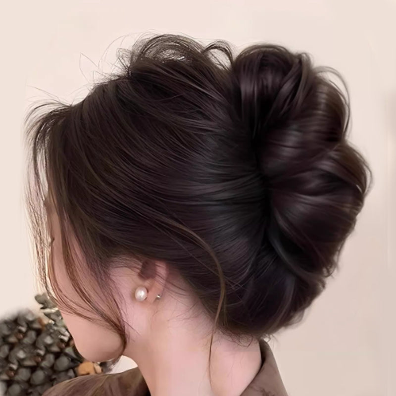 Wig's haarclip in verknipte kapsel