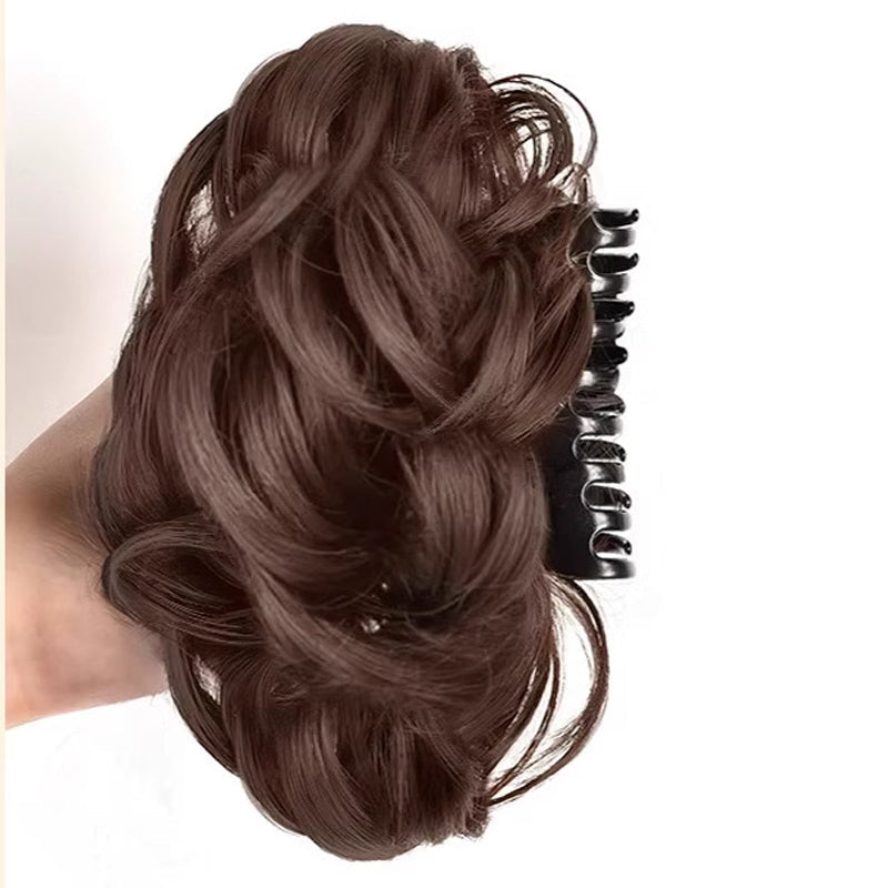 Wig's haarclip in verknipte kapsel