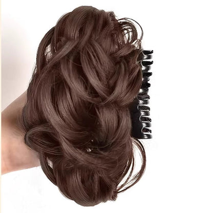 Wig's haarclip in verknipte kapsel