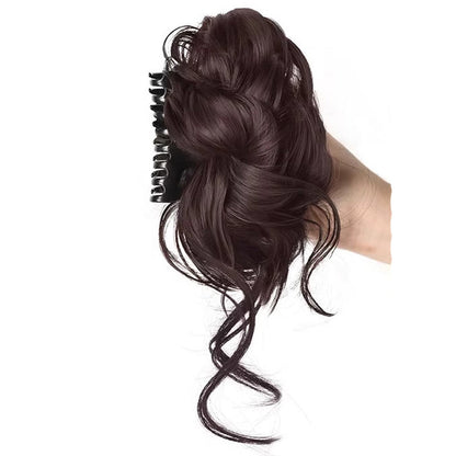 Wig's haarclip in verknipte kapsel