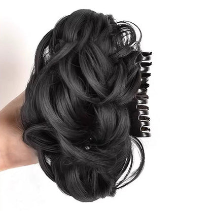 Wig's haarclip in verknipte kapsel