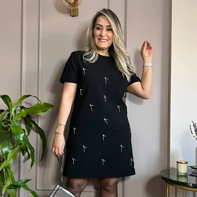 Abito da donna con strass e braccia corte