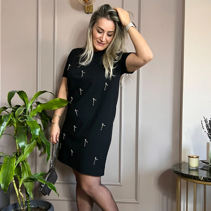 Abito da donna con strass e braccia corte