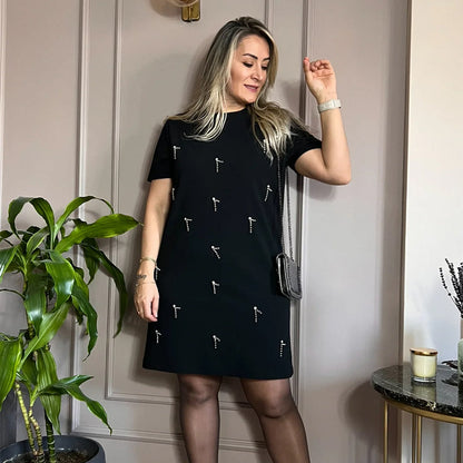 Abito da donna con strass e braccia corte