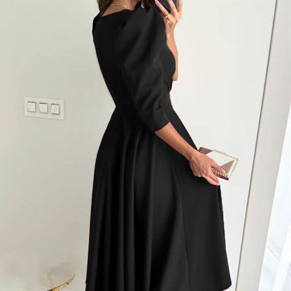 Abito midi a forma di vita a forma di vita con un scollo a V per le donne