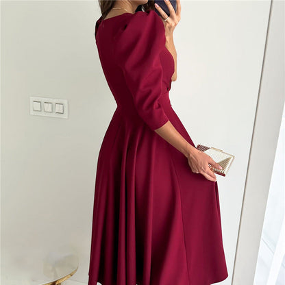 Abito midi a forma di vita a forma di vita con un scollo a V per le donne