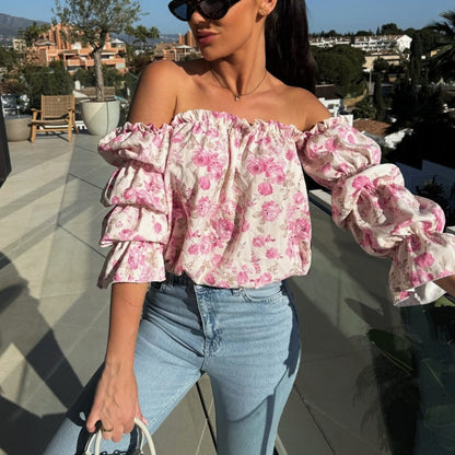 Off-shoulder-bluse med blomstertrykk og elastisk elastisk bånd på halsen
