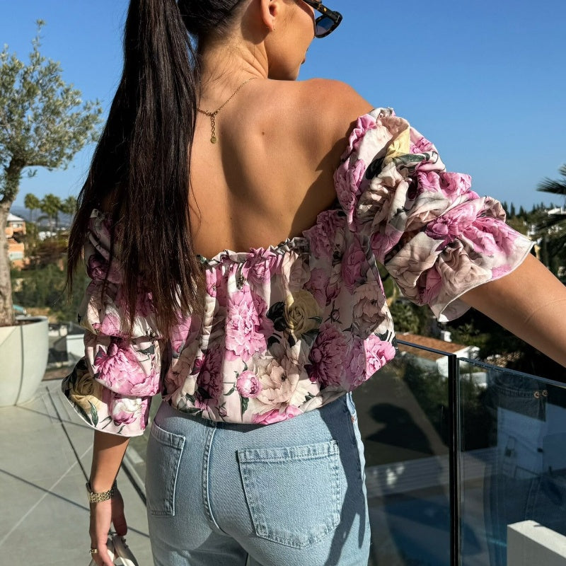 Off-shoulder-bluse med blomstertrykk og elastisk elastisk bånd på halsen